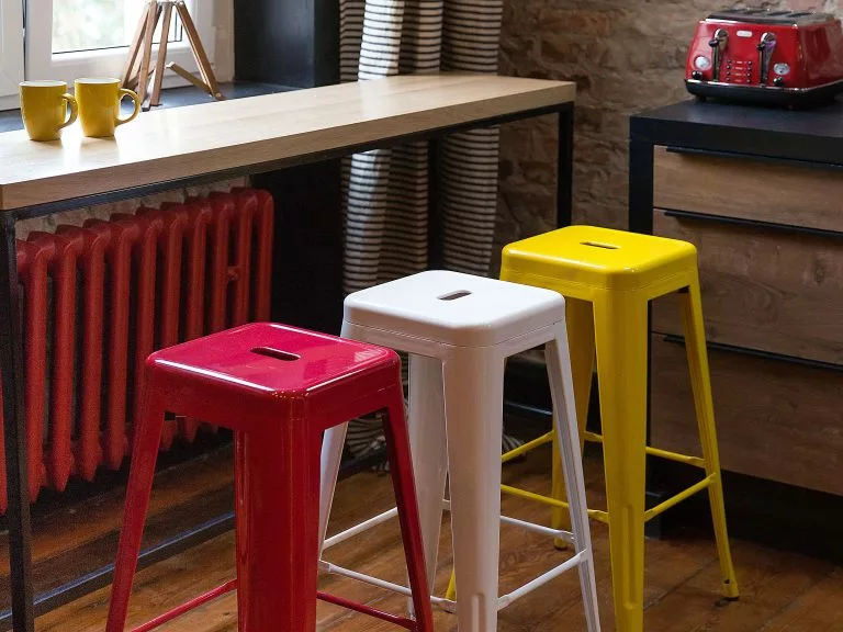 Beliani Conjunto De 2 Taburetes De Metal Rojo Oscuro 76 Cm CABRILLO - Imagen 3