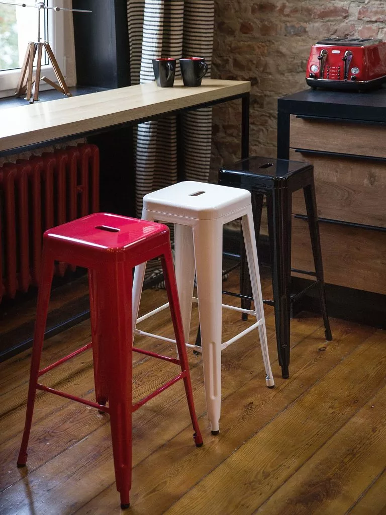 Beliani Conjunto De 2 Taburetes De Metal Blanco 76 Cm CABRILLO - Imagen 4