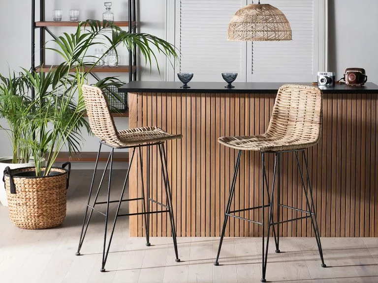 Beliani Conjunto De 2 Sillas De Bar De Ratán Beige/natural/negro CASSITA 4 Beliani Conjunto De 2 Sillas De Bar De Ratán Beige/natural/negro CASSITA - Imagen 2