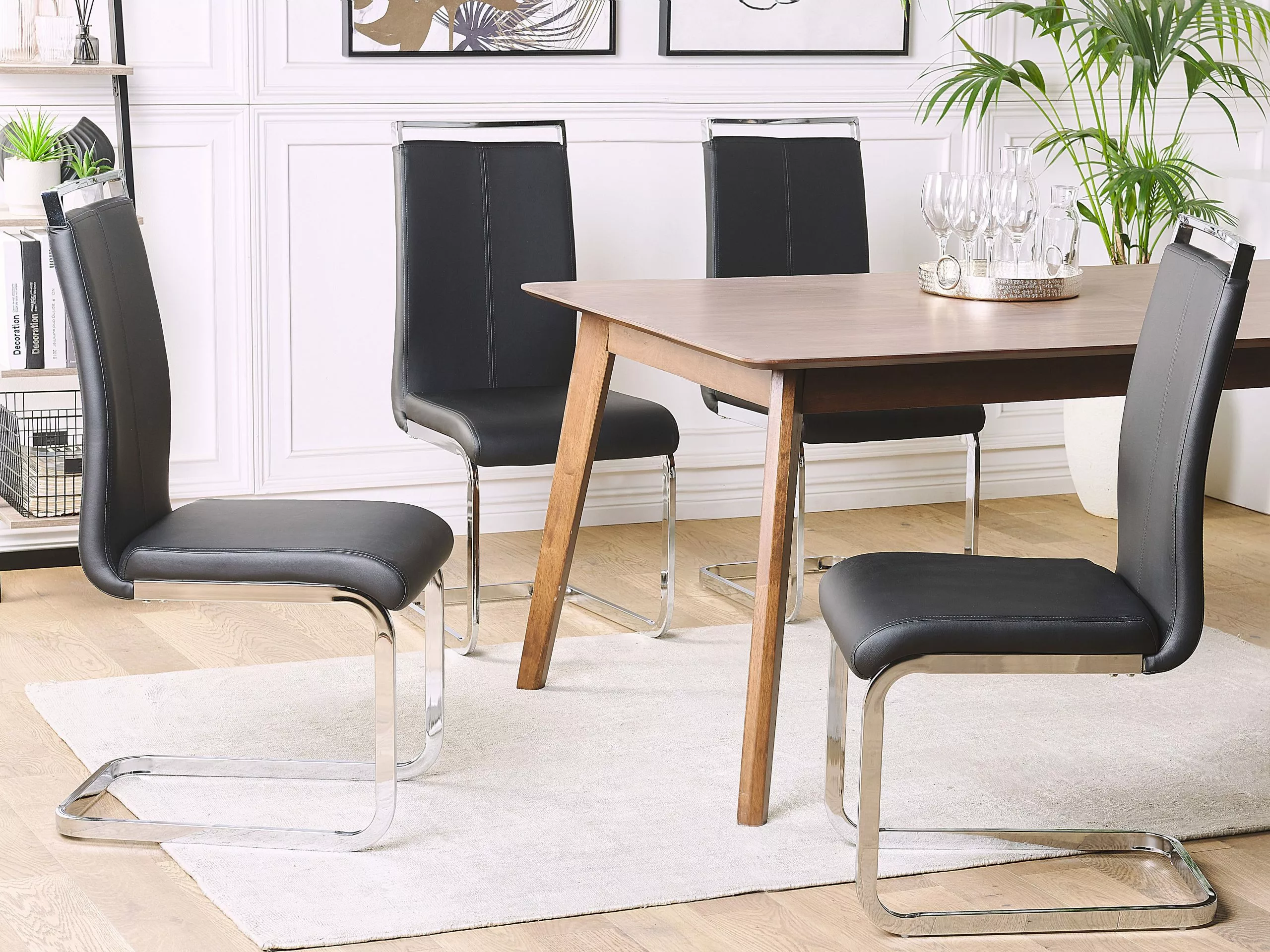 Beliani Conjunto De 2 Sillas De Comedor De Piel Sintética Negro/plateado GREEDIN 4 Beliani Conjunto De 2 Sillas De Comedor De Piel Sintética Negro/plateado GREEDIN - Imagen 2