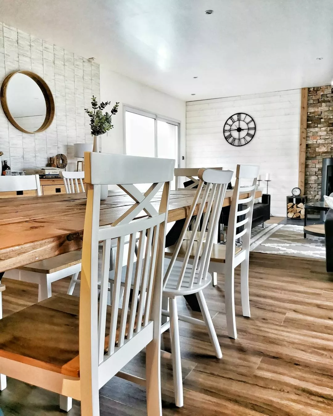 Beliani Conjunto De 2 Sillas De Madera De Caucho Clara/blanco BATTERSBY - Imagen 3