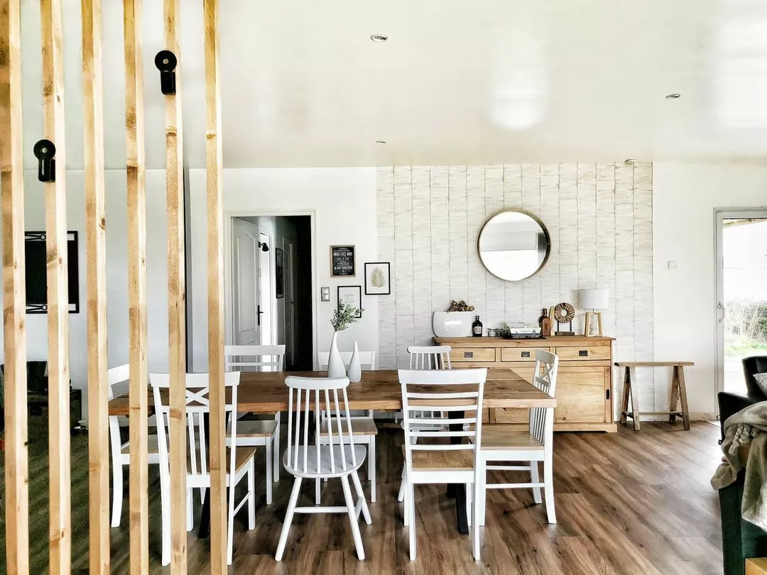 Beliani Conjunto De 2 Sillas De Madera De Caucho Clara/blanco BATTERSBY - Imagen 4